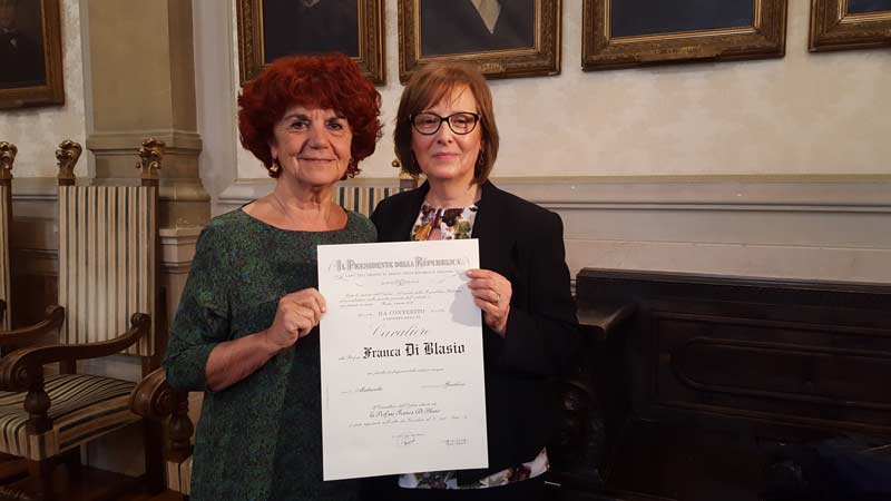 Scuola, Fedeli consegna onorificenza a professoressa ferita da studente